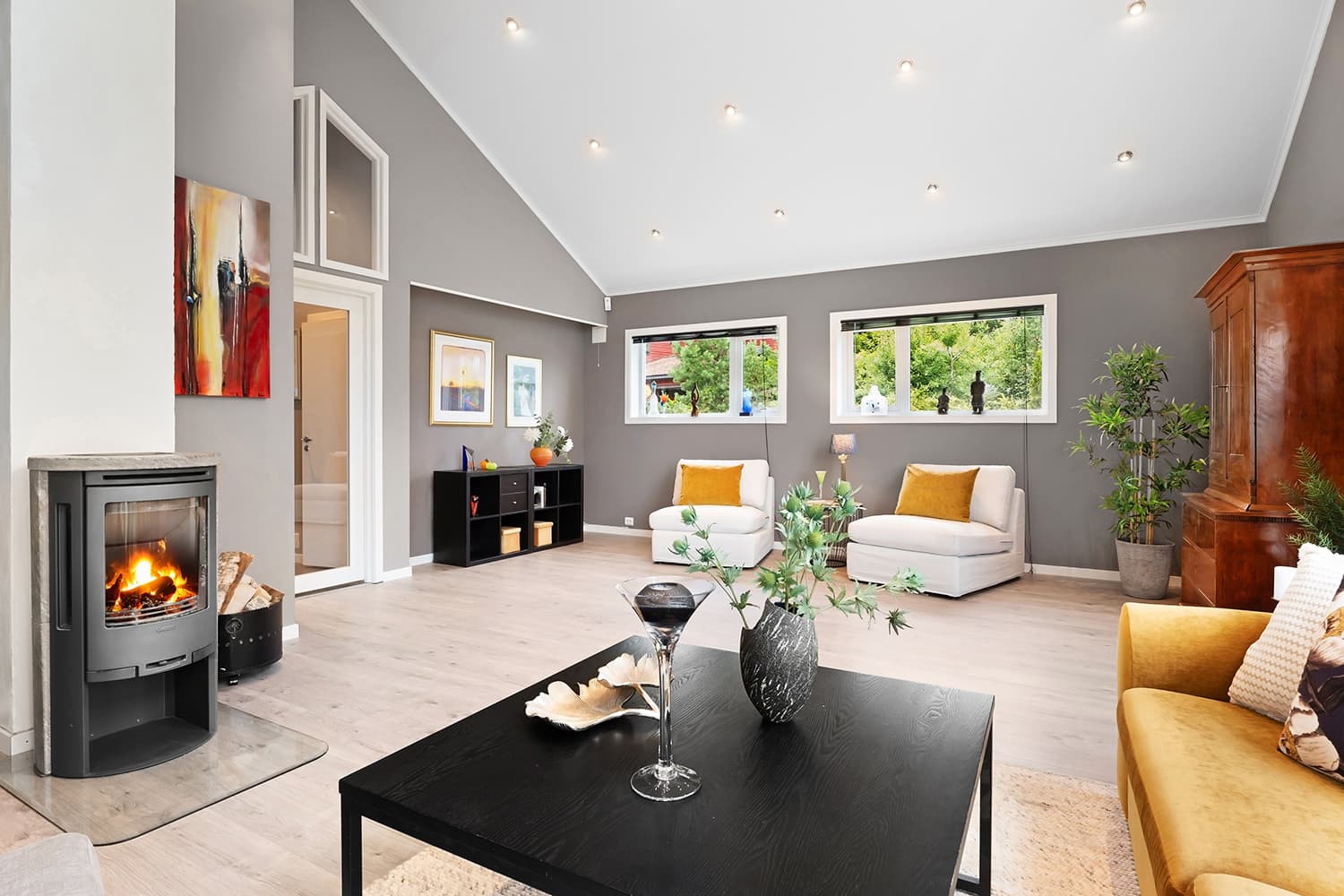 High Dynamic Interior reference output 1